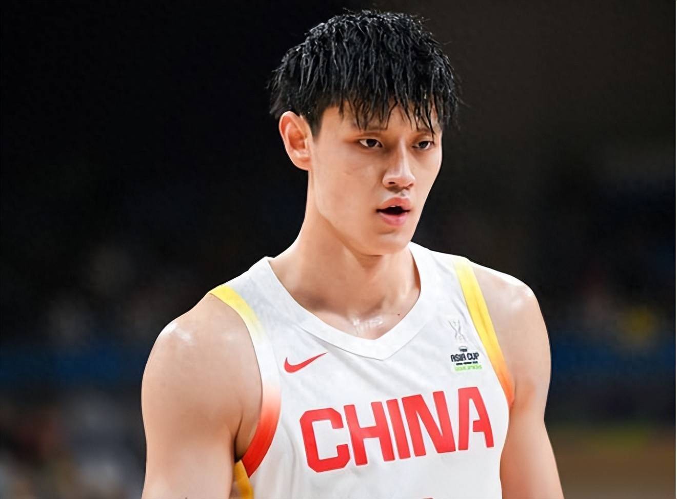 北京首钢迎NBA季后赛关键赛；加时末段内部沟通；悬念犹存；年轻球员得到机会